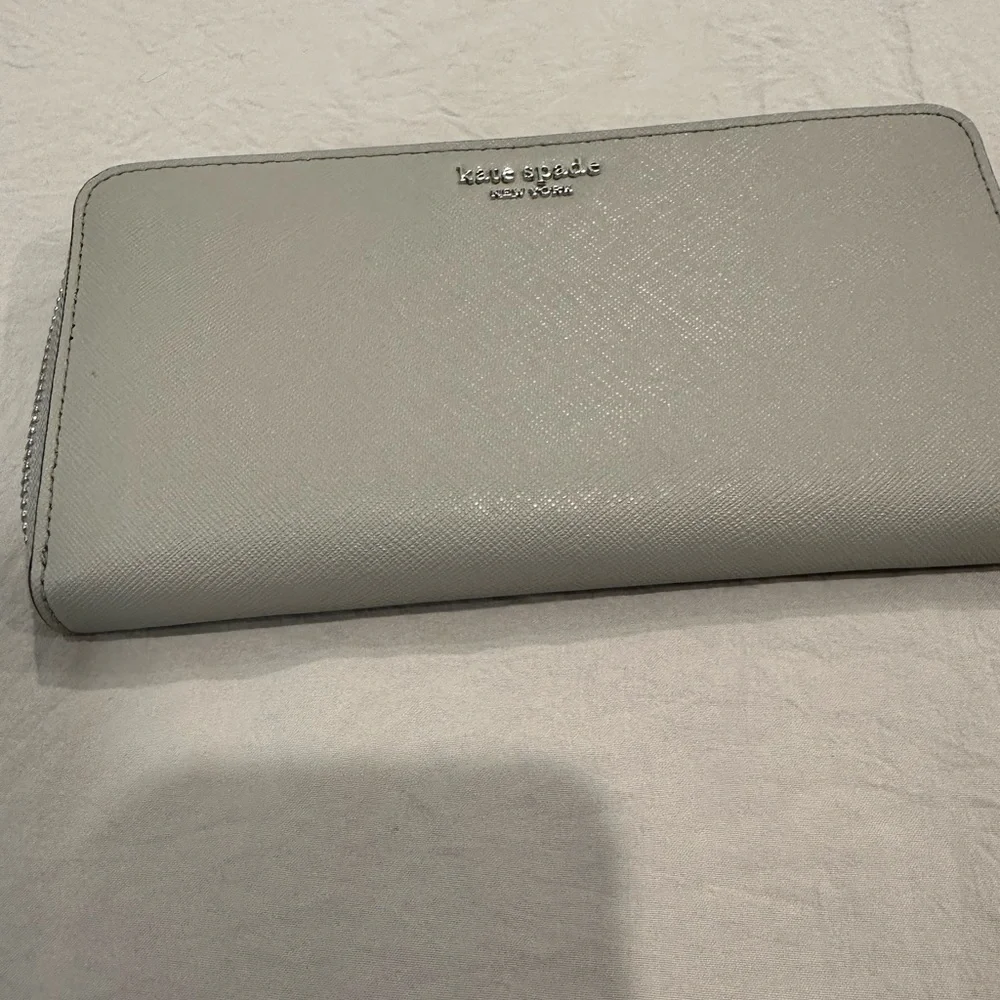 Kate Spade Cameron gray Saffiano leather wallet - Picture 3 of 8